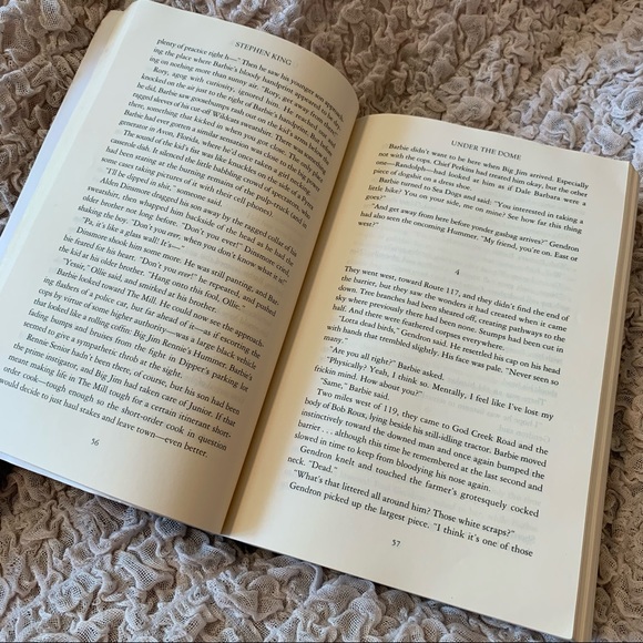 Stephan King | Under the Dome Book - Picture 7 of 11